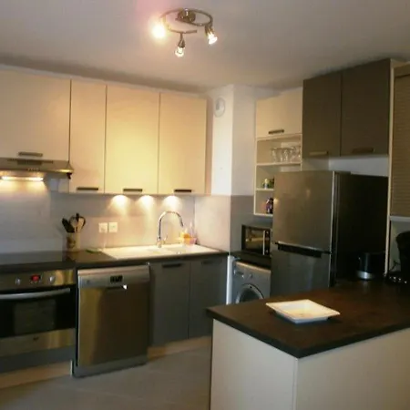 Le Lavandou, 2 Pieces, 4 Personnes - Fr-1-251-483 Apartment